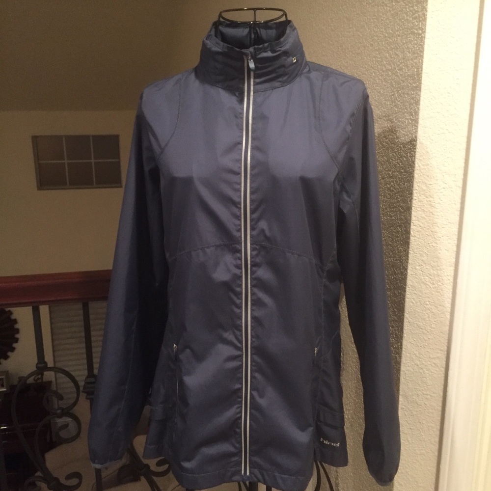 Lightweight Windbreaker Jacket w Collapsible Hood